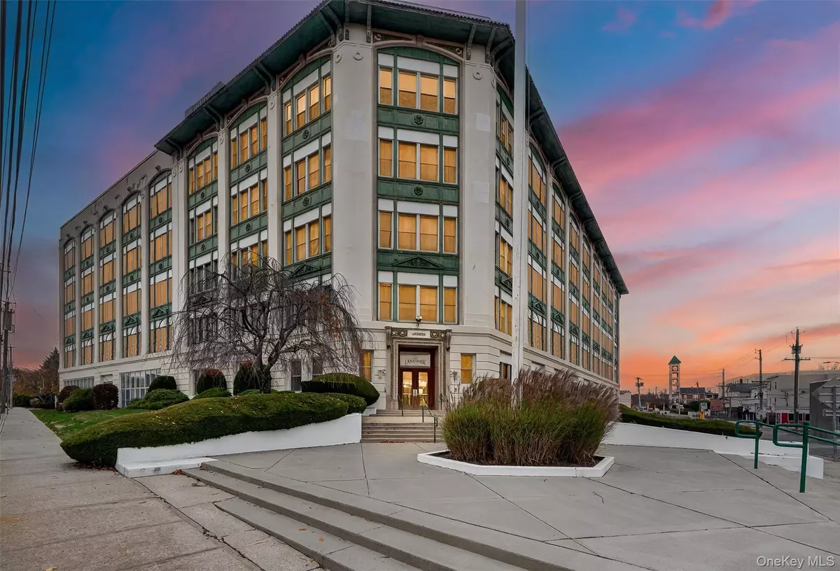 Port Chester, NY 10573,1 Landmark SQ #530