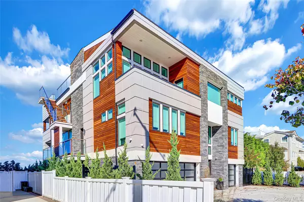 44 Bayside DR, Point Lookout, NY 11569