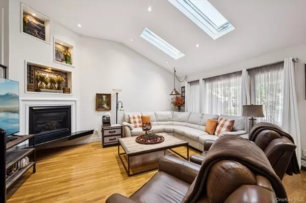 Seaford, NY 11783,4060 Clark ST