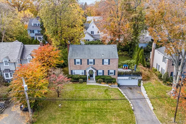 Manhasset, NY 11030,53 Stuart PL