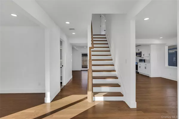 Levittown, NY 11756,22 Family LN