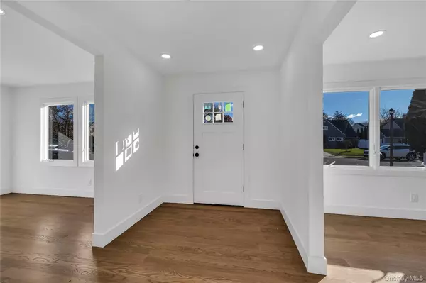 Levittown, NY 11756,22 Family LN