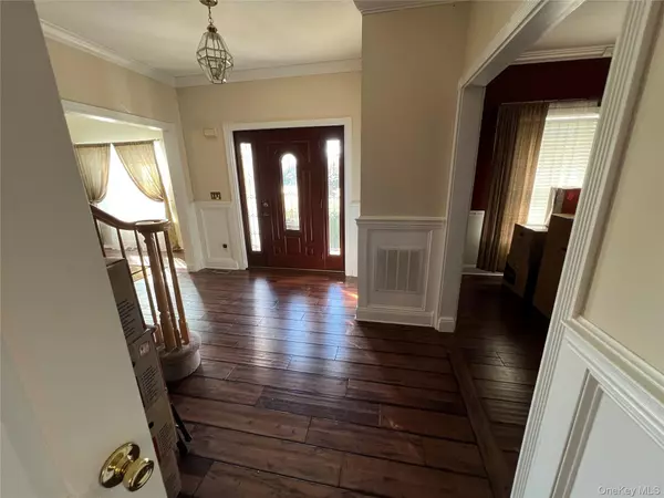 Manorville, NY 11949,48 Windcrest DR