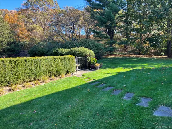 Manorville, NY 11949,48 Windcrest DR