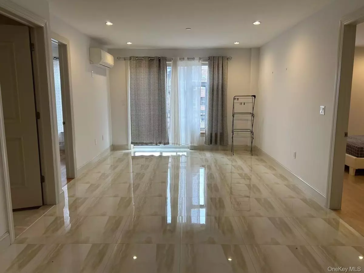 Rego Park, NY 11374,6538 Austin ST #6F