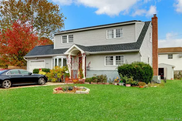 North Babylon, NY 11703,921 Deer Park AVE