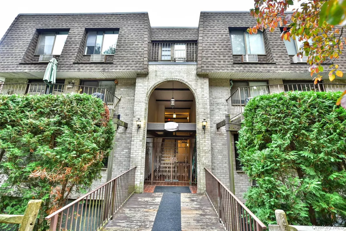 Briarcliff Manor, NY 10510,415 Kemeys Cove #4-15