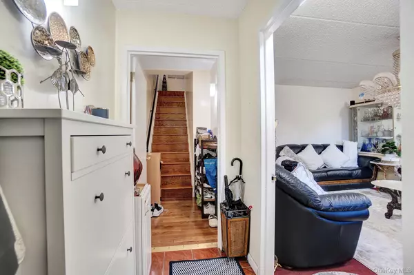 Astoria, NY 11106,1308 33rd AVE