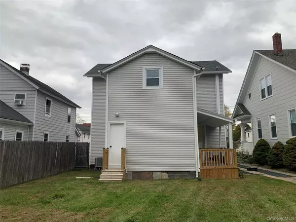 Patchogue, NY 11772,18 Carman ST #2