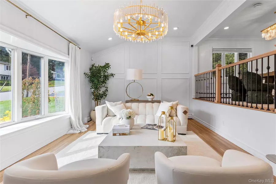 4 Long Ridge RD, Plainview, NY 11803