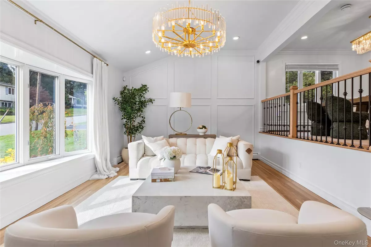 Plainview, NY 11803,4 Long Ridge RD