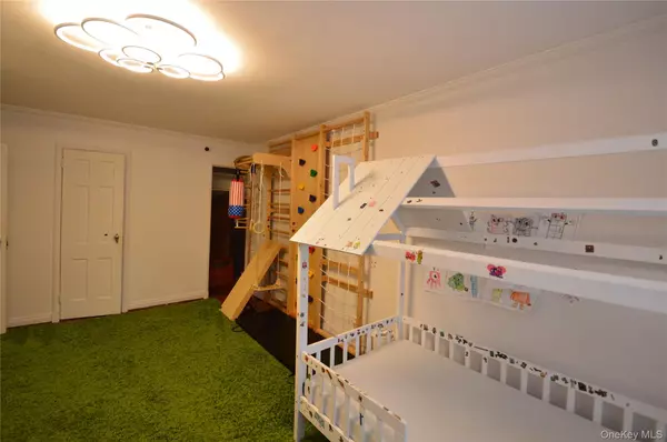 Forest Hills, NY 11375,10546 65th RD