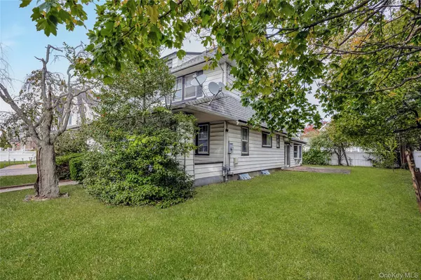 Lynbrook, NY 11563,73 Peterson PL