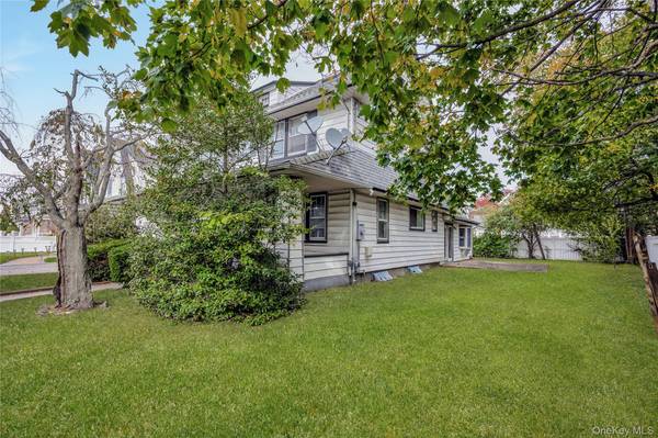 Lynbrook, NY 11563,73 Peterson PL