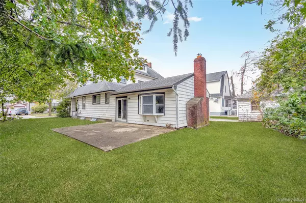 Lynbrook, NY 11563,73 Peterson PL