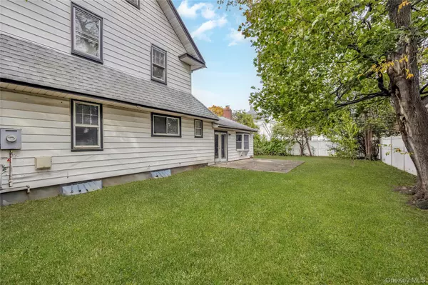 Lynbrook, NY 11563,73 Peterson PL