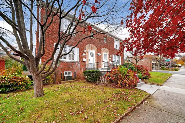 Bronx, NY 10469,2247 mickle AVE