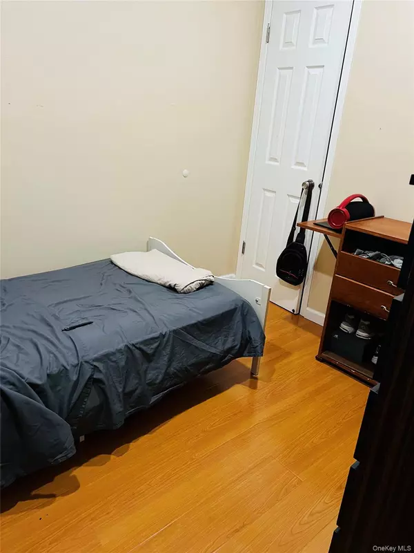 Bayside, NY 11361,47-25 212 ST