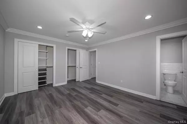 Massapequa, NY 11758,23 Weaver DR #12-5B