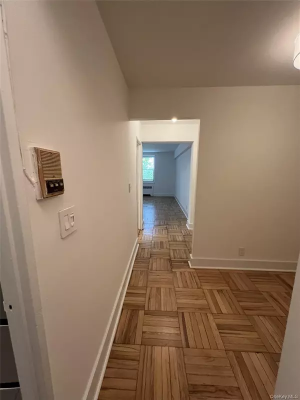 Mount Vernon, NY 10552,280 Collins AVE #4E