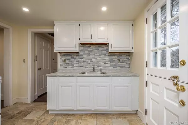 Newburgh, NY 12550,5 W Stone ST #2nd FL