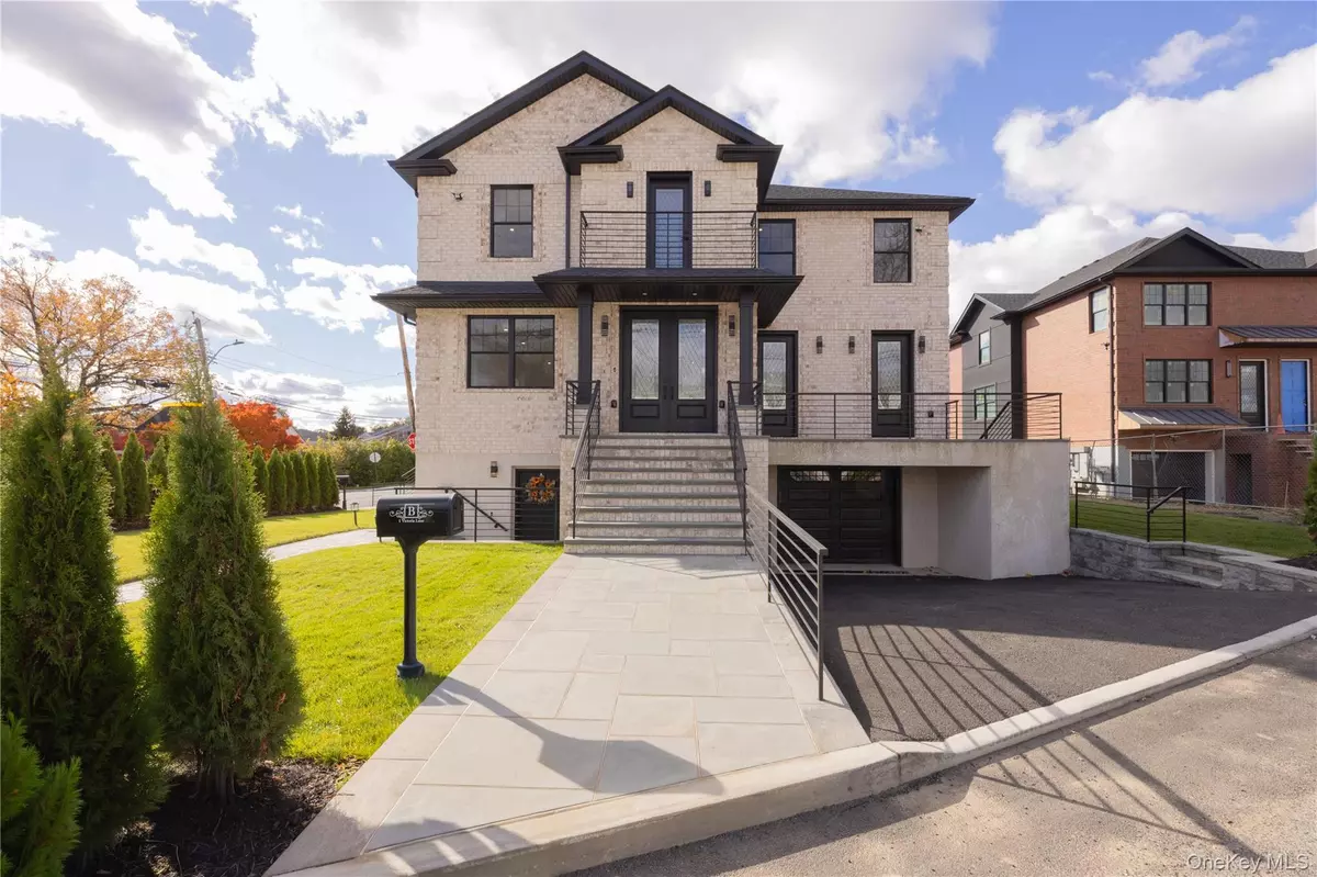 Yonkers, NY 10701,1 Victoria LN