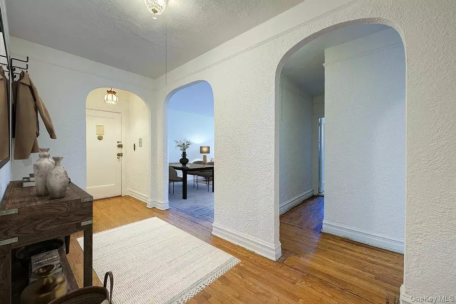 109-14 Ascan AVE #4J, Forest Hills, NY 11375