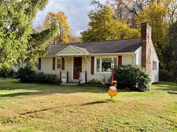 4 Cherry LN, Poughkeepsie, NY 12601