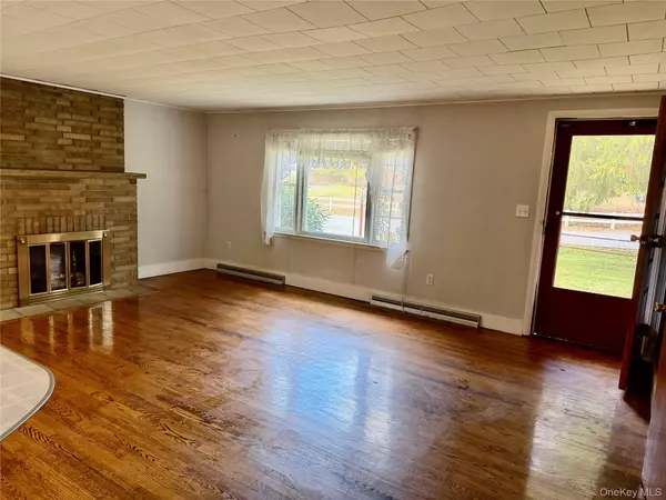 Poughkeepsie, NY 12601,4 Cherry LN