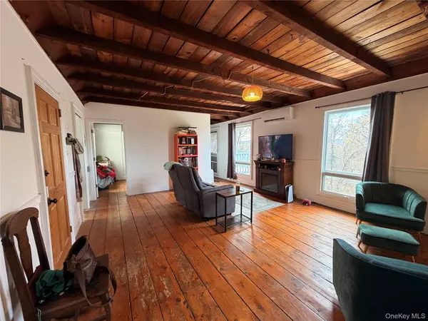 67 Old Albany Post RD #4, Rhinebeck, NY 12572