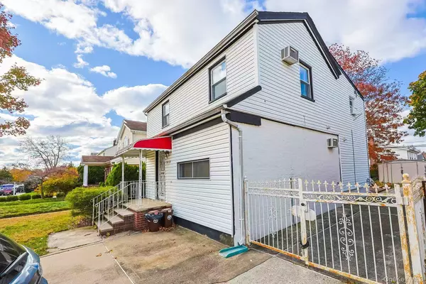 Bayside, NY 11364,56-28 213th ST