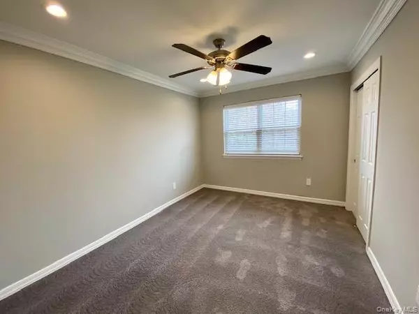 Westbury, NY 11590,30 Westwood DR #56