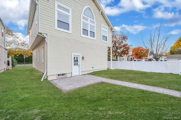 Wantagh, NY 11793,1991 Oakland AVE