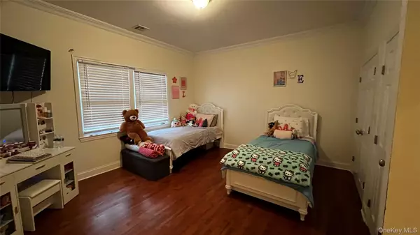 Long Beach, NY 11561,137 W Market ST