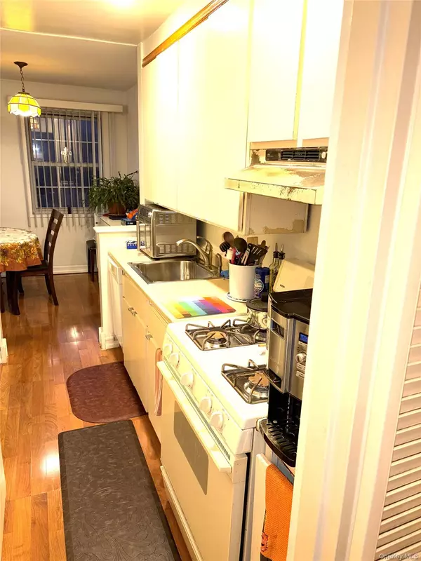 Howard Beach, NY 11414,84-39 153 Ave APT 3A 153 AVE AVE #3A