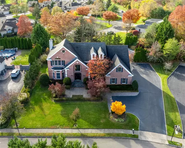 Dix Hills, NY 11746,135 Elmwood DR