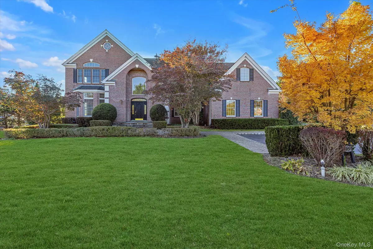 Dix Hills, NY 11746,135 Elmwood DR