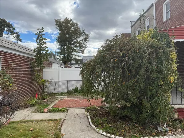 Queens Village, NY 11429,111-27 209th PL