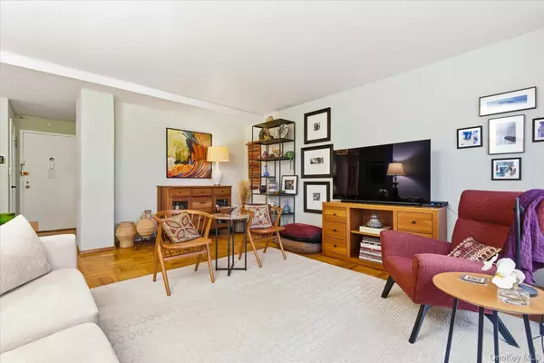 Astoria, NY 11106,33-54 Crescent ST #5B