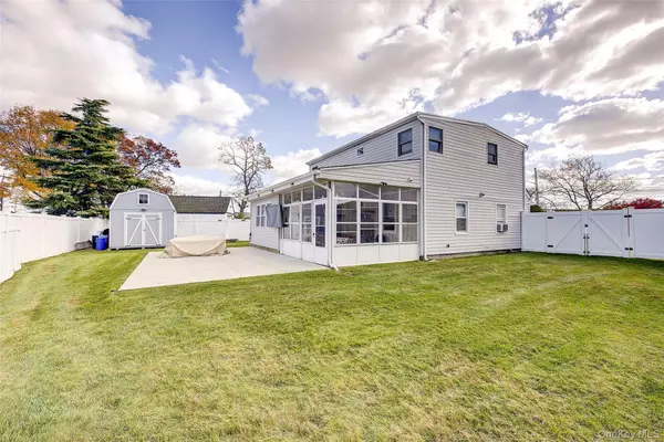 Farmingdale, NY 11735,4 Carmans CT