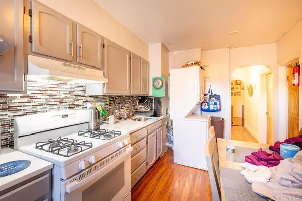 Bronx, NY 10462,679 Van Nest AVE