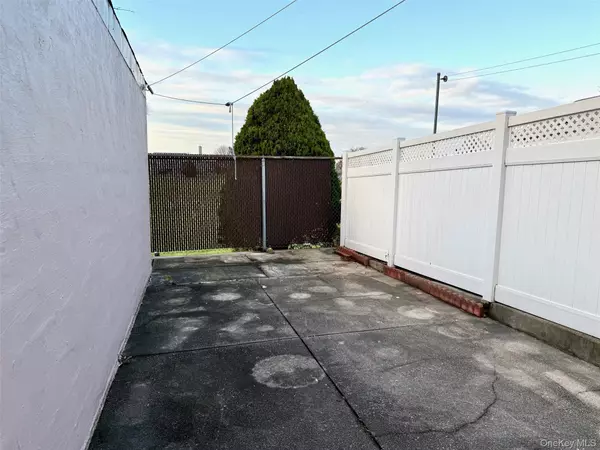 Maspeth, NY 11378,64-41 60th AVE