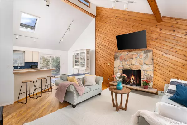 Hampton Bays, NY 11946,19 Florence RD