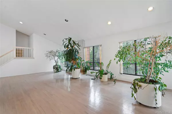 Manhasset, NY 11030,147 Darters LN