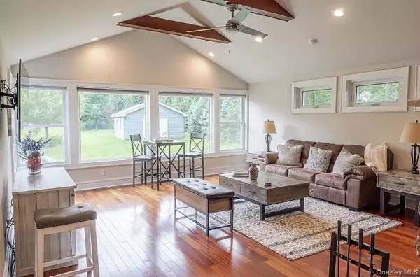 Warwick, NY 10990,26 Galloway RD #2