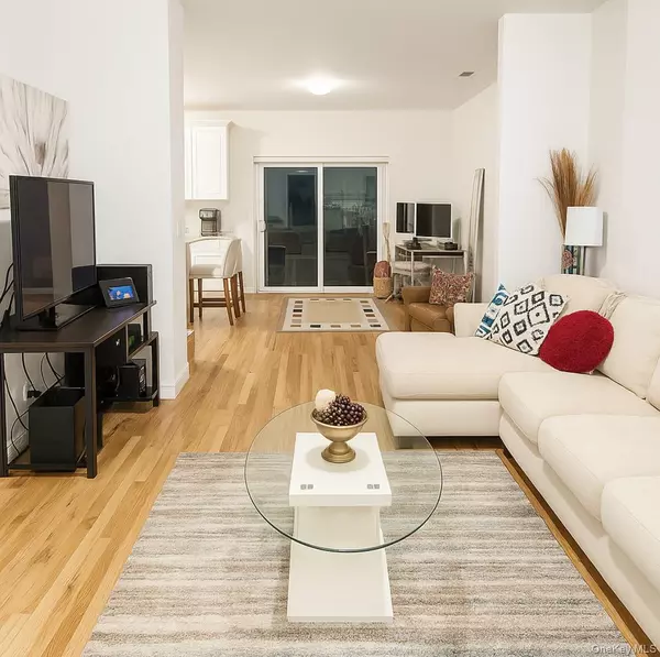 Coram, NY 11727,2 Winfield Davis DR