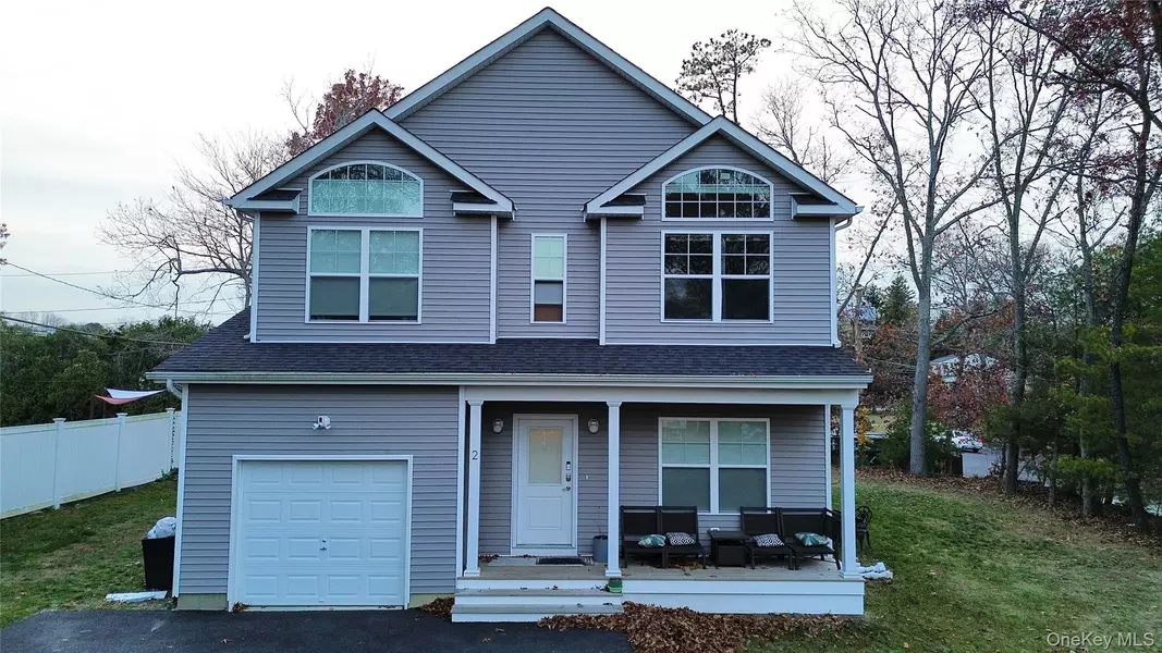 2 Winfield Davis DR, Coram, NY 11727