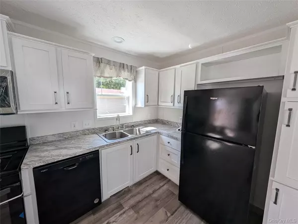 New Windsor, NY 12553,3146 Route 9W #7A