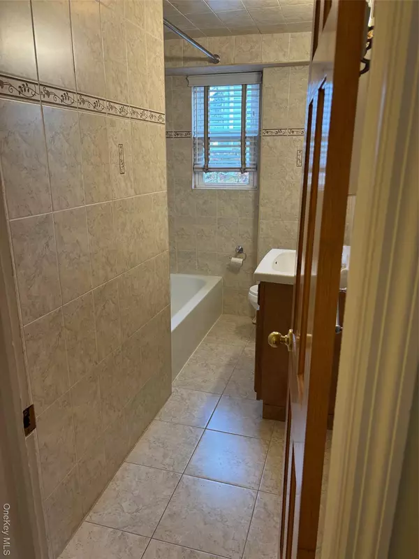 Long Beach, NY 11561,523 E Harrison ST