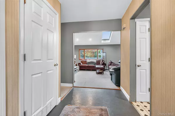 East Setauket, NY 11733,5 Julia CIR